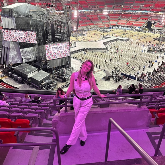 Meet your Posher, Katy - Picture 3 of 5